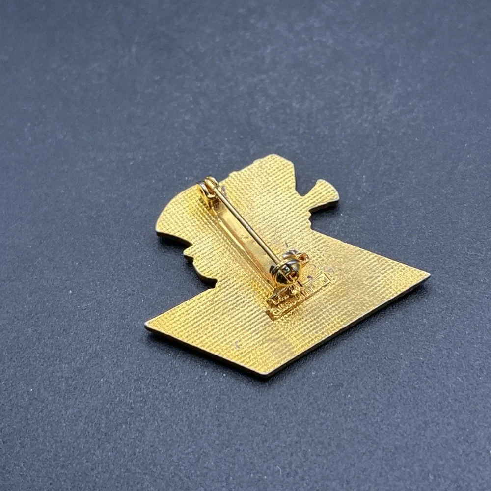 Vintage‎ 1984 Los Angeles Olympics Sam Eagle Director Movie Camera Lapel Hat Pin